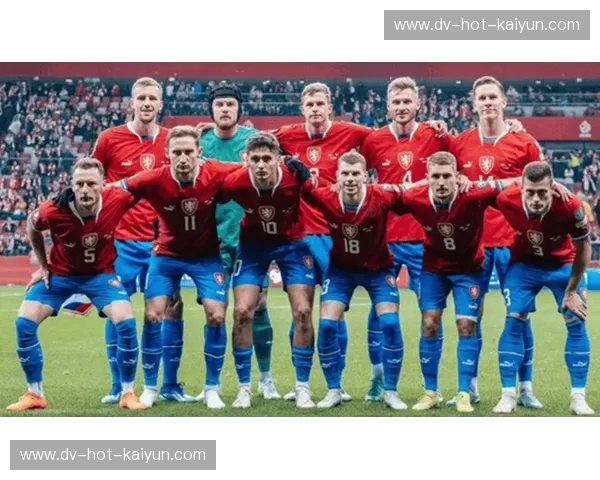 绿茵争锋：当喀山红魔遇上乌拉尔大黄蜂，谁能主宰伏尔加河畔的荣耀之战？